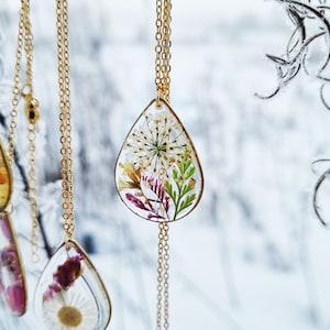 Geburtsblumen Halskette Geburtstag Monat Natur Botanischer Schmuck Geschenk für Sie, Gepresste Blumen Halskette, Getrocknete Blumen Harz Schmuck