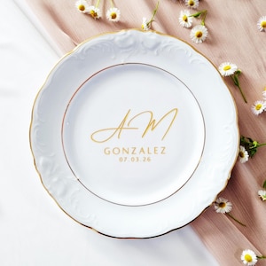 Gold Rim Personalized Wedding Gift Cake Plate, Engraved Porcelain Cake-Cutting-Plate, Custom Monogram Names Date