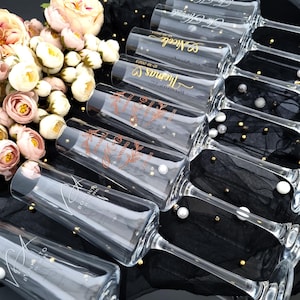 High Quality Wedding Champagne Toasting Flutes Set of 2 Crystal Glasses Engraved Gold Font Optional Gift Box for Bride and Groom Mr and Mrs