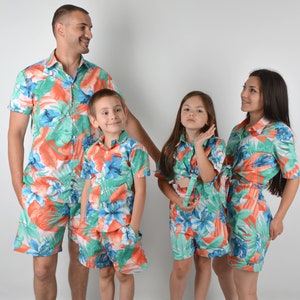 Abiti coordinati per la famiglia, Camicie hawaiane per la famiglia abbinate, Camicie e pantaloncini hawaiani, Padre e figlio, Madre e figlia, Mamma papà e io immagine 1