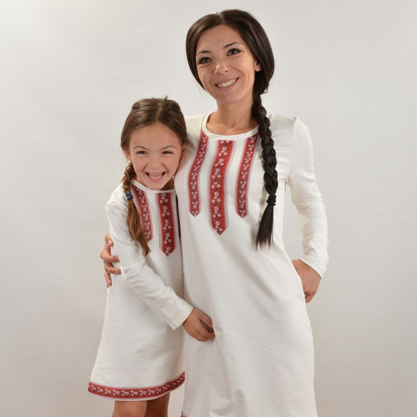 Mama und ich bulgarische Kleider, Mutter und Tochter Ethno Outfit, bulgarisches Folklore Kleid Shevitsa, traditionelles bulgarisches Kleid, Folklorekleider