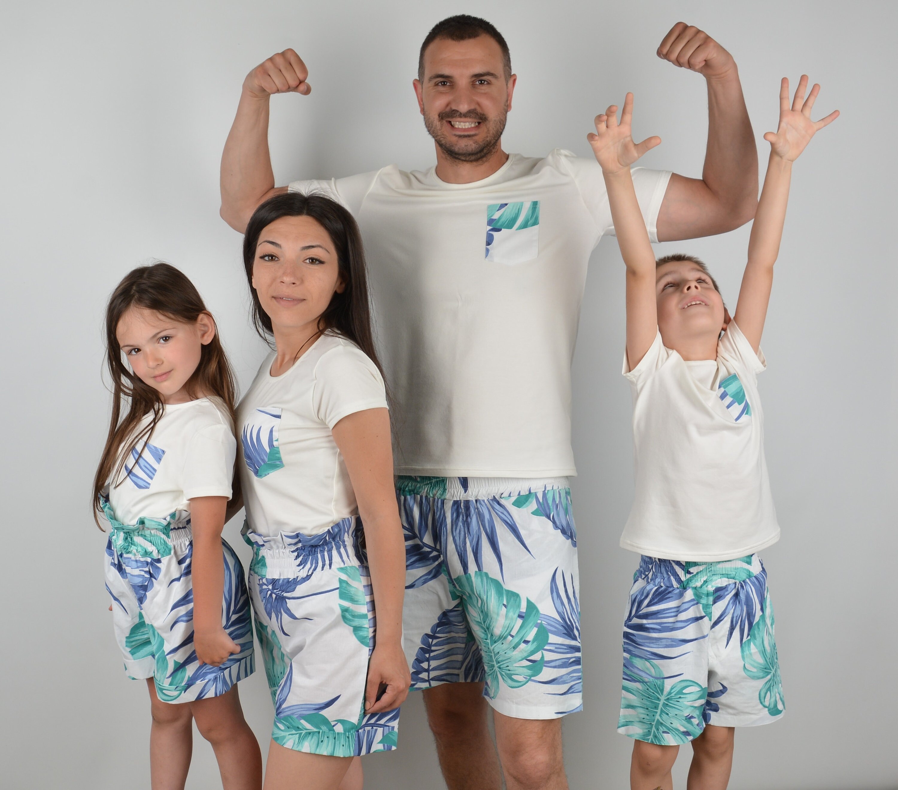 Matching Family Hawaiian Outfits 