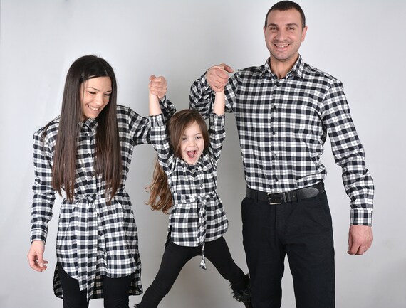 mom and daughter matching plaid shirts