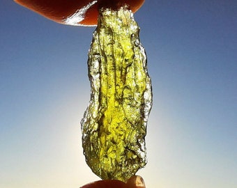 Moldavite Drop 8ct: olive green Tektite, natural Meteorite Glass, Synergy Crystal Healing