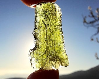 AA Moldavite Drop 14ct: olive green Meteorite glass, Tektite for Synergy Crystal Healing