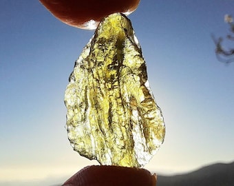 Moldavite drop w. natural hole: AA Quality, Meteorite glass, olive green Tektite