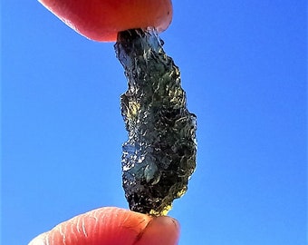 A Moldavite Drop 4,7ct: olive green Meteorite glass, Tektite for Synergy Crystal Healing
