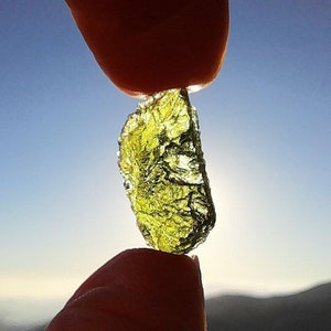 AA Moldavite drop 9ct: Meteorite glass, olive green Tektite, Synergy Crystal Healing image 4