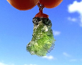 Moldavite Drop Pendant 6,5ct: AA Quality Grade natural Moldavite, green Tektite, Meteorite Glass