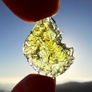 AA Moldavite drop 9ct: Meteorite glass, olive green Tektite, Synergy Crystal Healing image 2