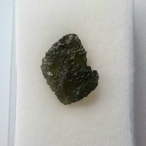 AA Moldavite drop 9ct: Meteorite glass, olive green Tektite, Synergy Crystal Healing image 8