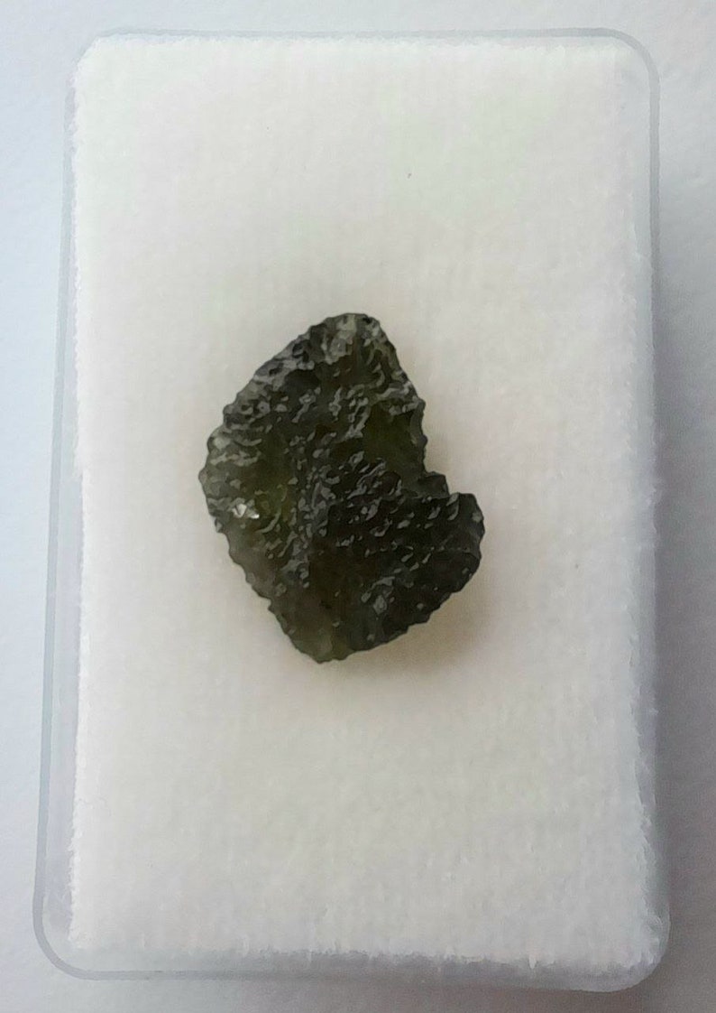 AA Moldavite drop 9ct: Meteorite glass, olive green Tektite, Synergy Crystal Healing image 8