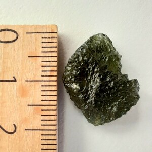 AA Moldavite drop 9ct: Meteorite glass, olive green Tektite, Synergy Crystal Healing image 7