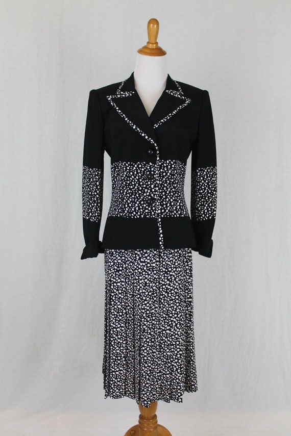 Vintage DAVID HAYES Black & White Silk Suit Pleat… - image 1