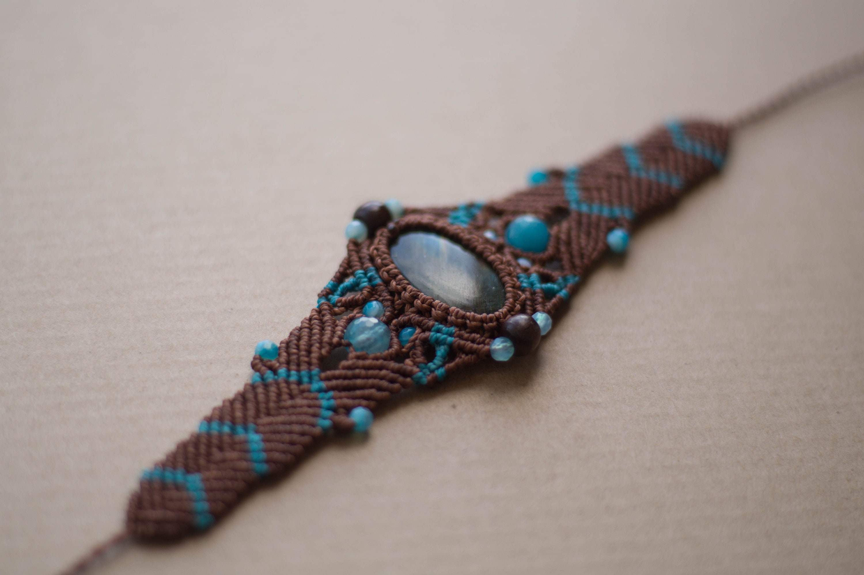 Macrame bracelet with Labradorite