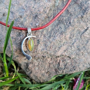 Wello Opal Horseshoe Nail