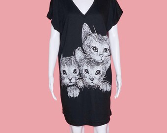 1980s FREDERICK'S of HOLLYWOOD Short Sleeve Oversized Sleep Shirt/Cover Up W/KITTEN Print & Metallic Silver Glitter Accents. Small-Medium