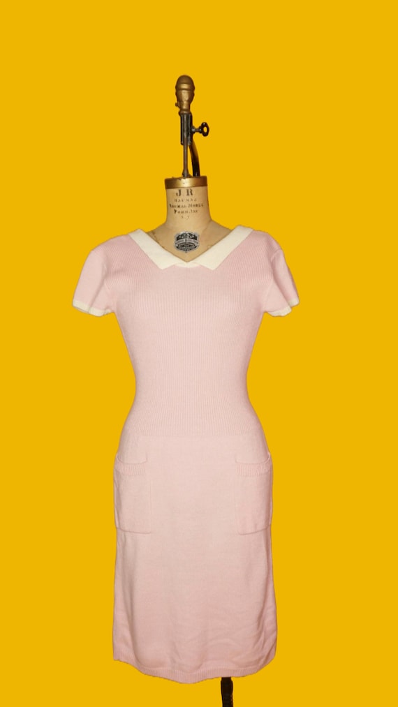 1980s-1990s LIZ CLAIBORNE LAMBSWOOL Blend Knit Short Sleeve Pink and White  Collared Sweater Dress with Button Back and Small-Medium