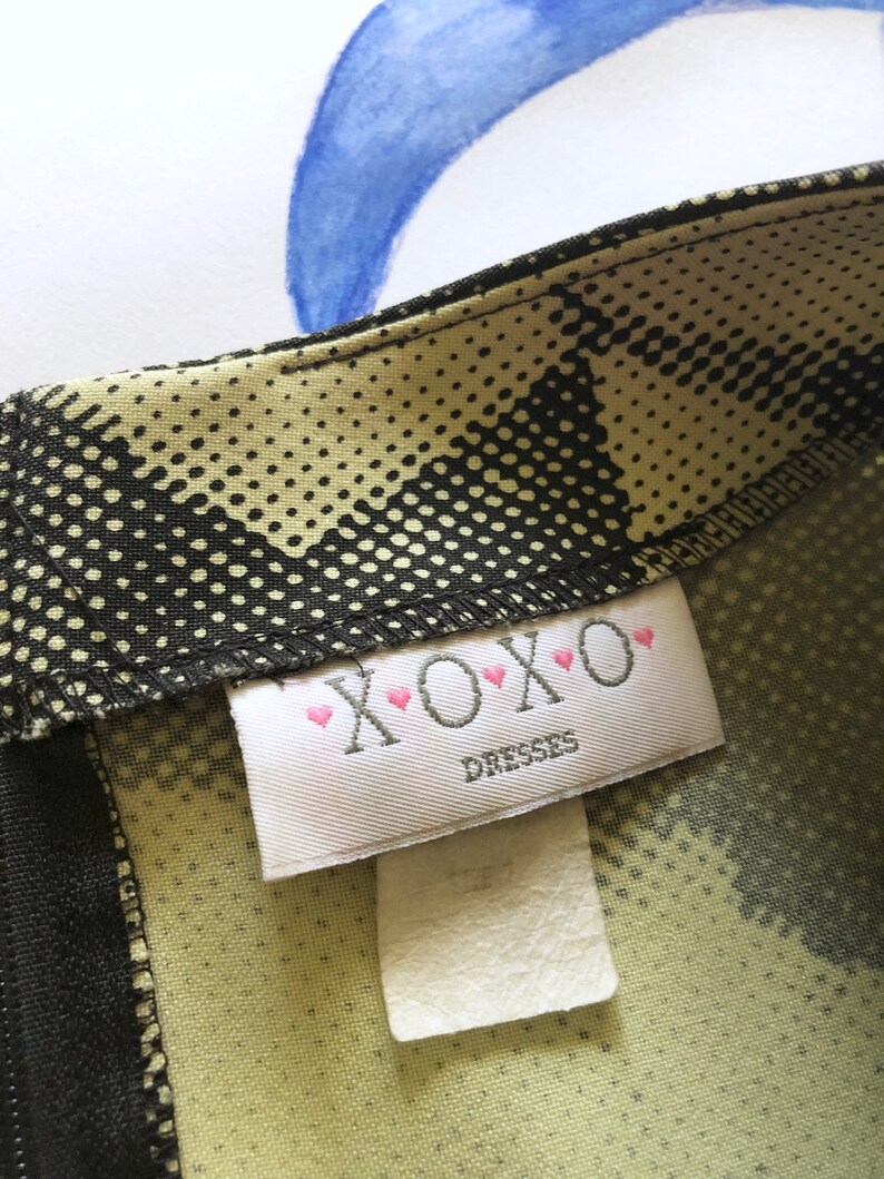 Medium Rose Digital Print OP ART 1990s-Y2K XOXO Pistachio Green Mini dress