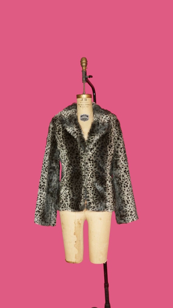 Y2K ANGIE PLUSH LEOPARD Print Grey Faux Fur Hook Closure