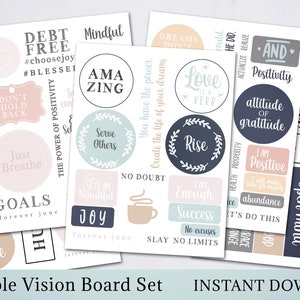 Può includere: Adesivi stampabili per vision board con affermazioni positive e citazioni ispiratrici. Gli adesivi sono di vari colori, tra cui rosa, blu e grigio. Gli adesivi presentano frasi come "Senza debiti", "Respira semplicemente", "L'amore è un verbo", "Sollevarsi", "Atteggiamento di gratitudine" e "Cuore aperto".