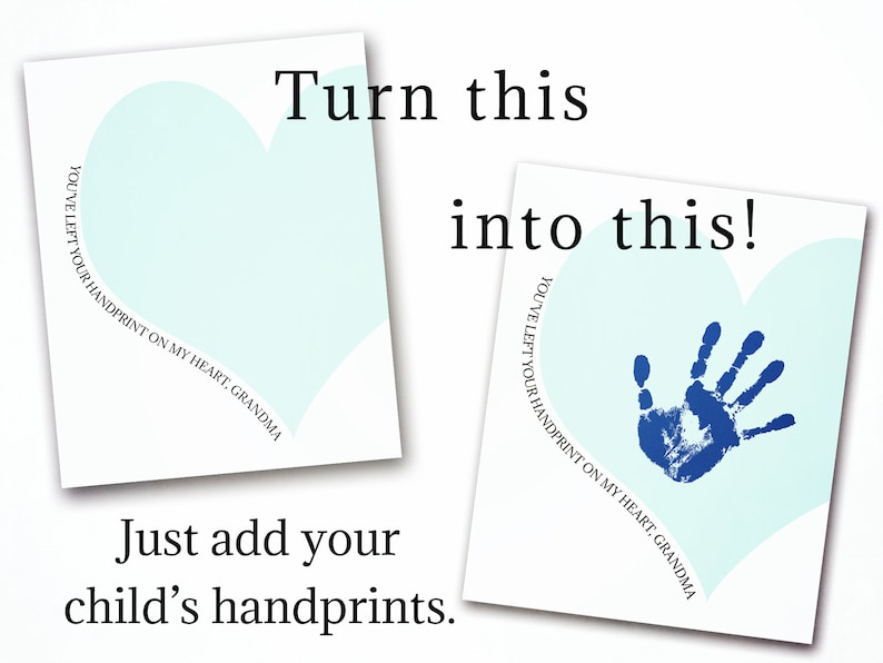 K&ouml;nnte beinhalten: Eine hellblaue herzf&ouml;rmige Karte mit dem Text "You've left your handprint on my heart, Grandma." Die Karte wird neben einer &auml;hnlichen Karte mit einem blauen Handabdruck in der Mitte des Herzens gezeigt.