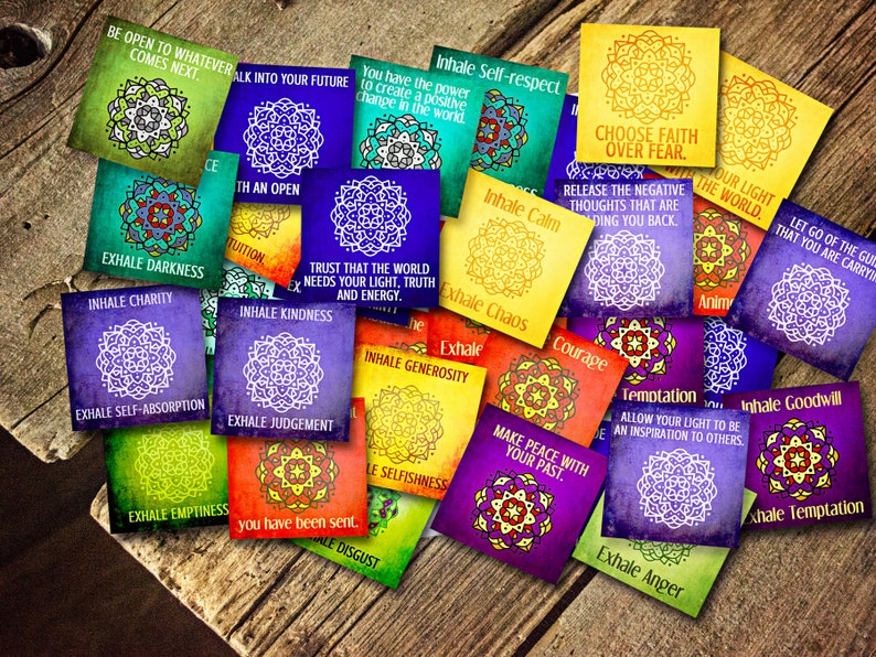 K&ouml;nnte beinhalten: Ein Satz farbenfroher Affirmationskarten mit Mandala-Designs und inspirierenden S&auml;tzen wie "Inhale Self-Respect" und "Choose Faith Over Fear".