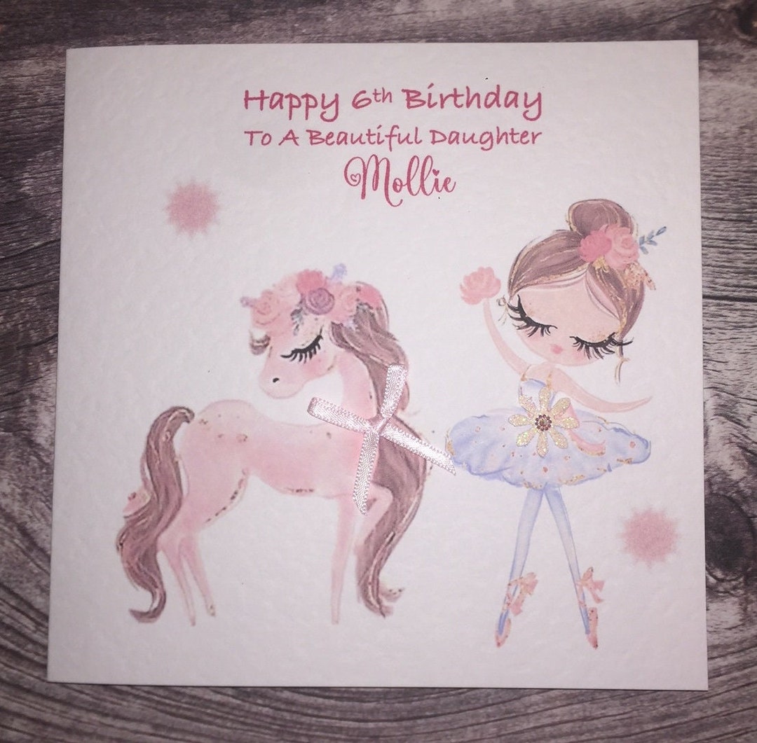 Invitación De Cumpleaños Con Un Gato Unicornio En Una Corona. Plantilla, image size:1080x1061