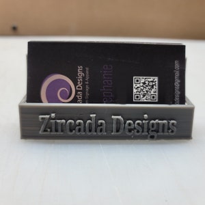 Gepersonaliseerde 3D-geprinte houder voor visitekaartjes Horizontale, aangepaste kleine stickerstandaard