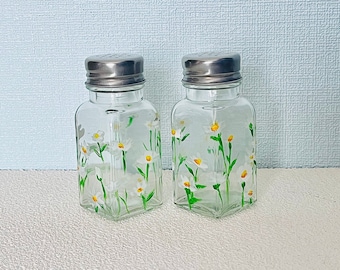 Hand painted glass salt and pepper shakers, daisy flower, cottage vibe, one pair