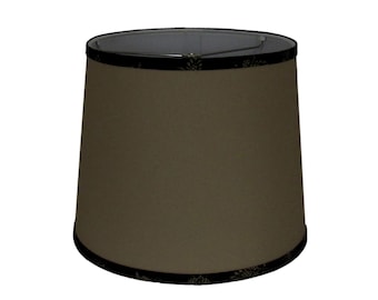 Pantalla de lámpara cilíndrica de lino neutro con ribete de piña negra