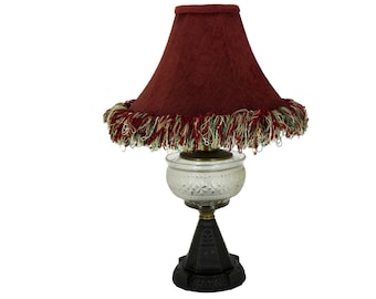 Antica lampada vittoriana con paralume