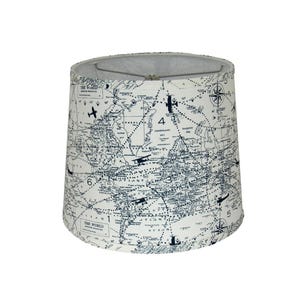 Abat-jour tambour bleu marine, carte du monde - Décoration inspirée du voyage