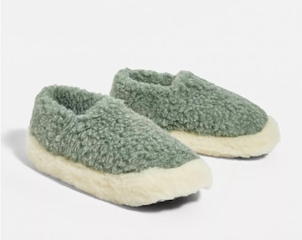 SIBERIAN SLIPPERS GREEN  aus 100% wolle