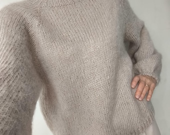 Jersey de mohair esponjoso tejido a mano, jersey rosa palo con mangas abullonadas.