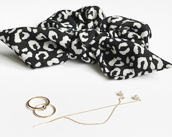 Black & White Cheetah Knot Scrunchie | Crepe Series