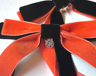 Bengals Charm Rosetter | Svarta och orangea rosetter | Cincinnati Bengals-inspirerade hårrosetter | Anpassat spänne