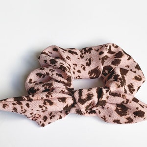 Mauve Leopard Print Knot Scrunchie Crepe Series image 3