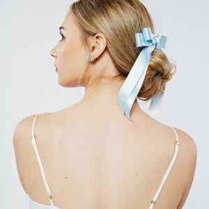 Die Stella Seidensatin Langschleife Weiße Brautschleife Etwas Blaue Schleife Besondere Gelegenheit Bogen Designer Luxus Haarteil Bild 4