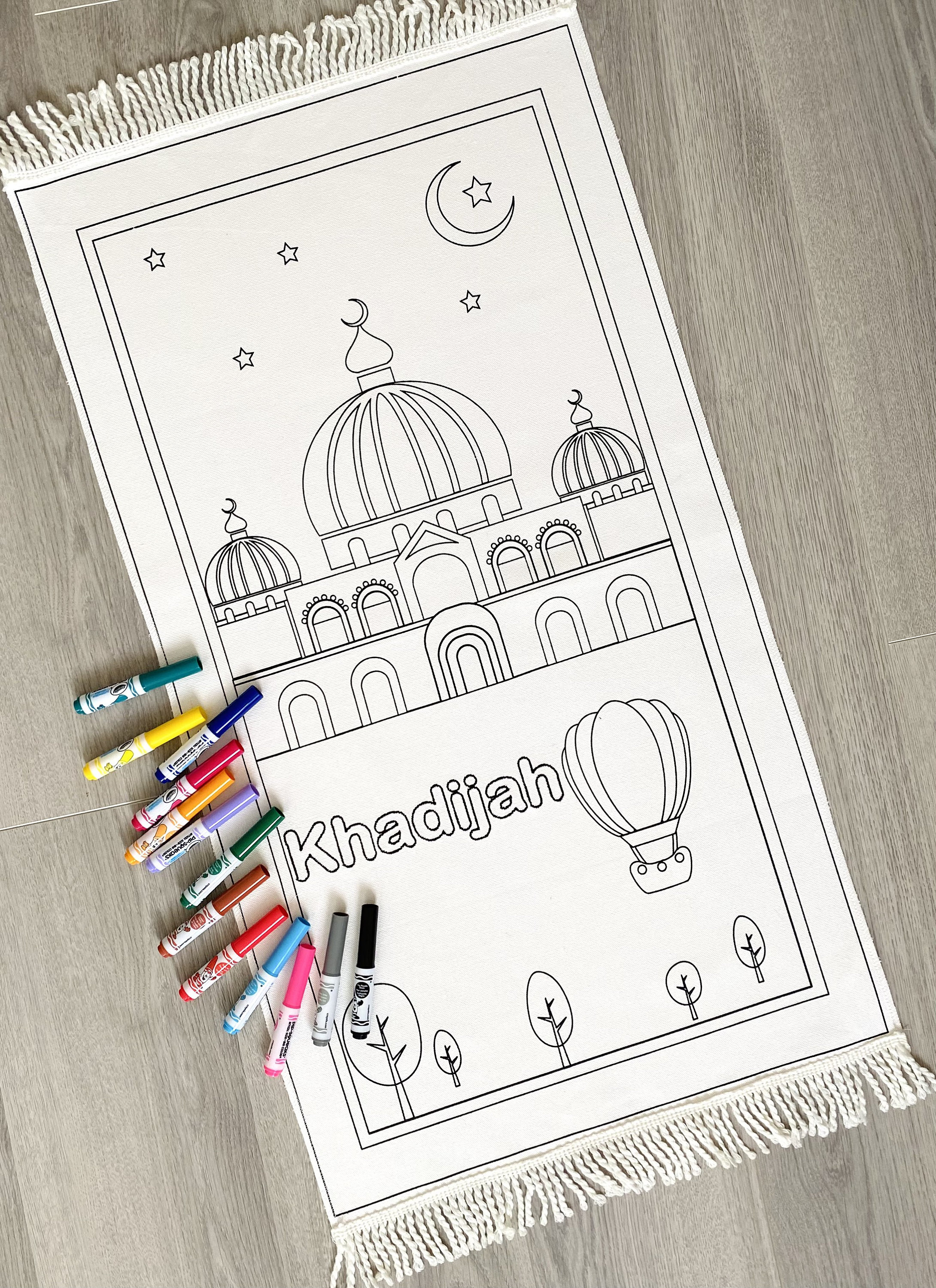 tapis de prière du ramadan page de coloriage isolée pour les