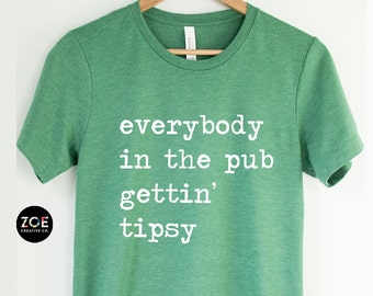 Everybody In The Pub Getting Tipsy Tshirt, Funny St Pattys Day Tee, St Patricks Day Irish Green Shirt, Pub Crawl Matching Shirts, Bar Tshirt