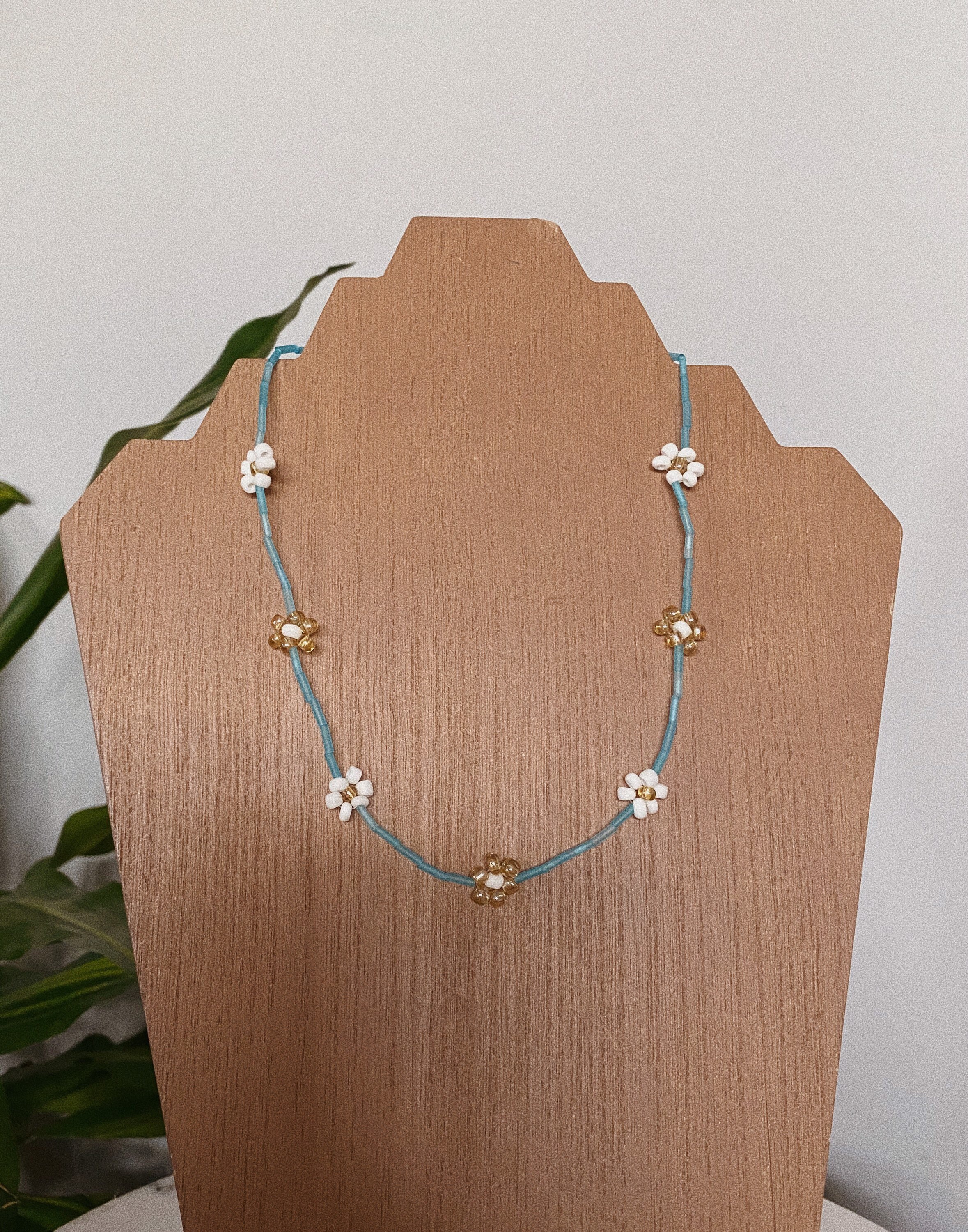 Beaded Daisies Necklace Daisy Necklace Beaded Necklace Etsy