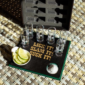Weihnachtsgeschenk, Tequila Schnapfgläser, personalisiertes Geschenk, Tablett für Shots, Wodka Shots, Whisky Set, Vater Geschenk, Weihnachtsgeschenk, Männer Geschenk