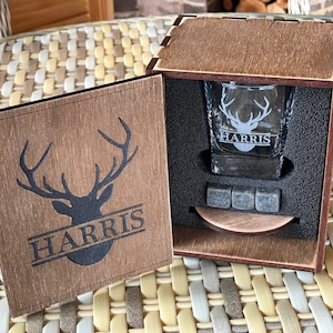 Whiskyglas herten, whiskystenen, whiskykarafset, whiskyglazen herten, cadeau vader, cadeau stalknecht, houten kist hert, bourbonglas