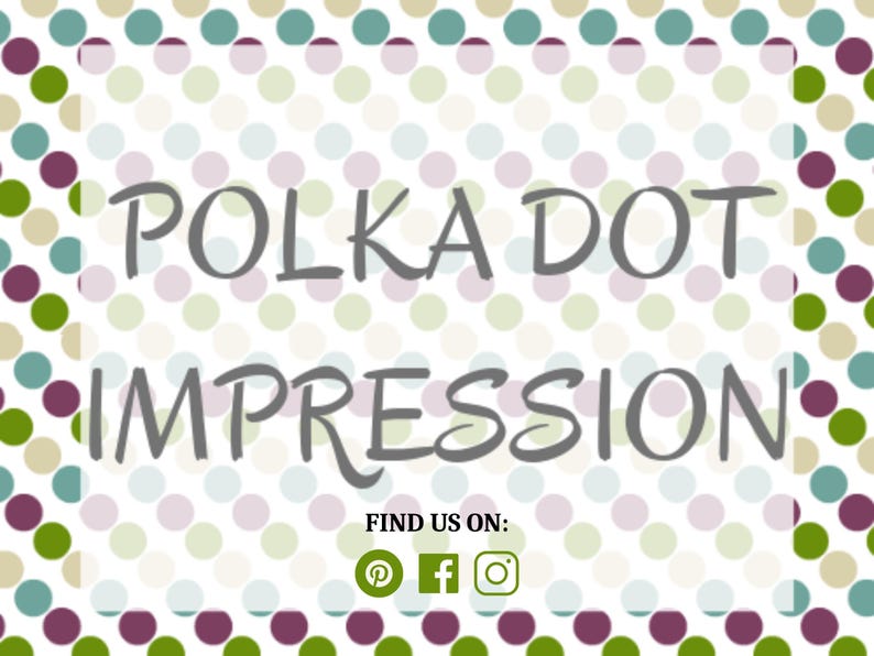 Puede incluir: Un gr&aacute;fico rectangular con un borde de lunares multicolores en tonos verde azulado, verde lima y morado oscuro. El centro contiene el texto POLKA DOT IMPRESSION en gris, seguido del texto FIND US ON y tres iconos de redes sociales.