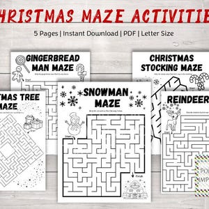 Może przedstawiać: Pięć czarno-białych, drukowalnych stron z labiryntami świątecznymi. Labirynty przedstawiają piernikowego ludzika, bałwana, choinkę, skarpetkę i renifera. Tekst na stronach brzmi: "Gingerbread Man Maze", "Snowman Maze", "Christmas Tree Maze", "Christmas Stocking Maze" i "Reindeer Maze".
