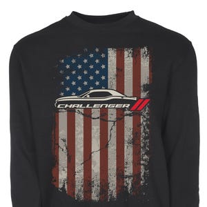 JH DESIGN Men&#39;s Dodge Challenger Flag Print Pullover Crew neck Sweatshirt