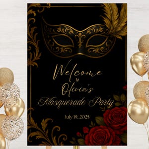 Puede incluir: Un letrero de bienvenida a una fiesta de máscaras en negro y dorado con una máscara decorativa, una pluma y rosas. El letrero dice "Welcome to Olivia's Masquerade Party" y la fecha 19 de julio de 2025. Globos dorados en el fondo.