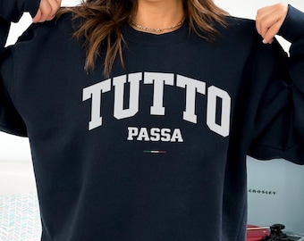 Tutto Passa Italian Sweatshirt Varsity Crewneck Italian Pride Shirt Funny Italian Clothing for Her Italian Flag Sweater