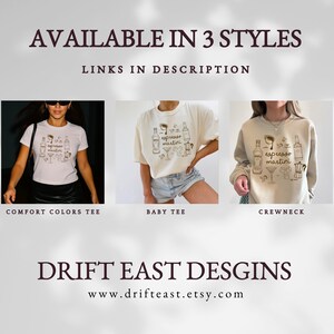 K&ouml;nnte beinhalten: Das Bild zeigt drei Shirt-Stile: ein Comfort Colors T-Shirt, ein Baby-T-Shirt und ein Crewneck. Jedes Shirt hat ein "Espresso Martini"-Design mit Cocktail-Illustrationen. Der Text "AVAILABLE IN 3 STYLES" und "LINKS IN DESCRIPTION" sind sichtbar. Der Shop-Name "DRIFT EAST DESGINS" und die Website sind ebenfalls abgebildet.